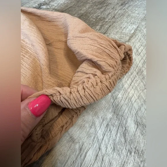 Old Navy size LARGE tan top, puffy sleeve-elastic cuff - Picture 5 of 13